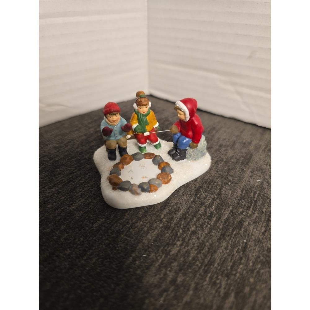 Department 56 Simple Traditions Pine Isles Eating Marshmellows